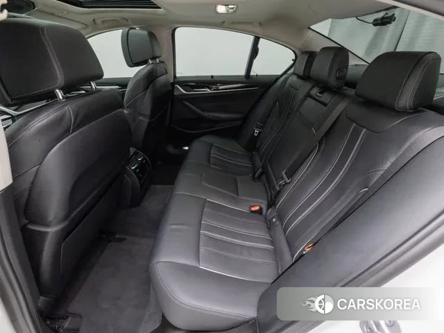 BMW 5 Series (G30) 2022 Белый из Кореи, фото 2