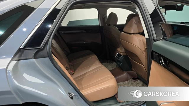 Hyundai Grandeur (GN7) 2023 Серебристо-серый из Кореи, фото 2