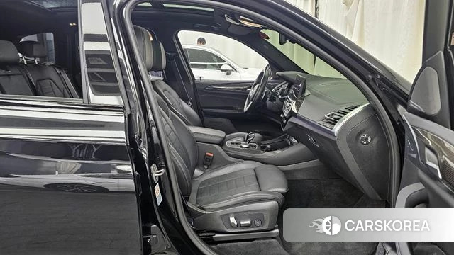 BMW X3 (G01) 2022 Черный из Кореи, фото 2