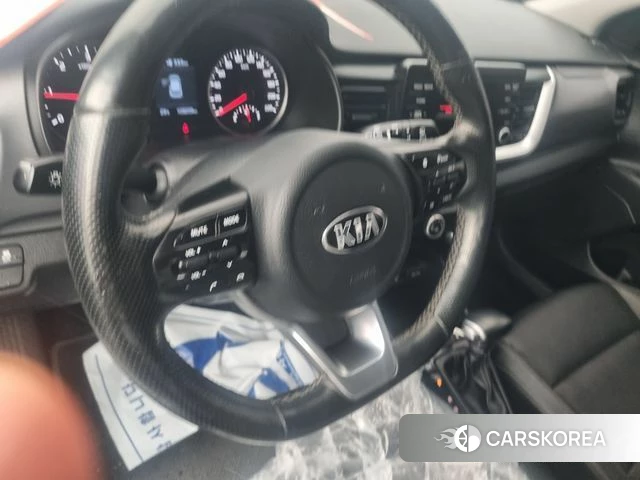 Kia Stonic 2018 Белый из Кореи, фото 2