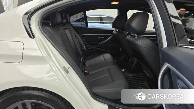 BMW 3 Series (F30) 2018 Белый из Кореи, фото 2