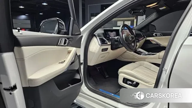 BMW X6 (G06) 2024 Белый из Кореи, фото 2