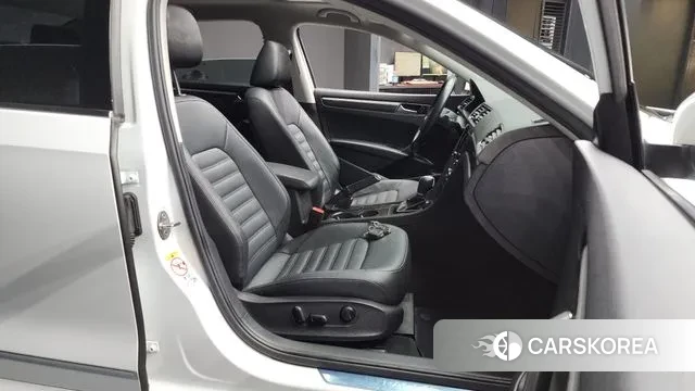 Volkswagen The New Passat 2018 Белый из Кореи, фото 2