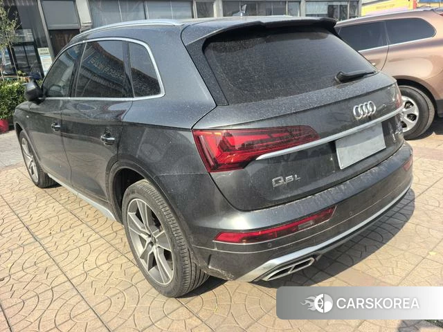 Audi Q5L 2022 Темно-серый из Китая, фото 2