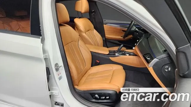 BMW 5 Series (G30) 2023 Белый из Кореи, фото 2