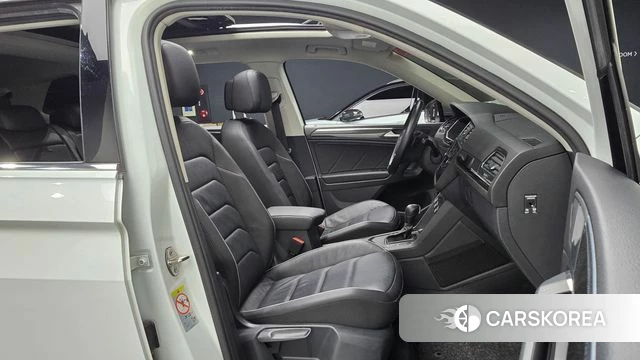 Volkswagen Tiguan Allspace 2020 Белый из Кореи, фото 2