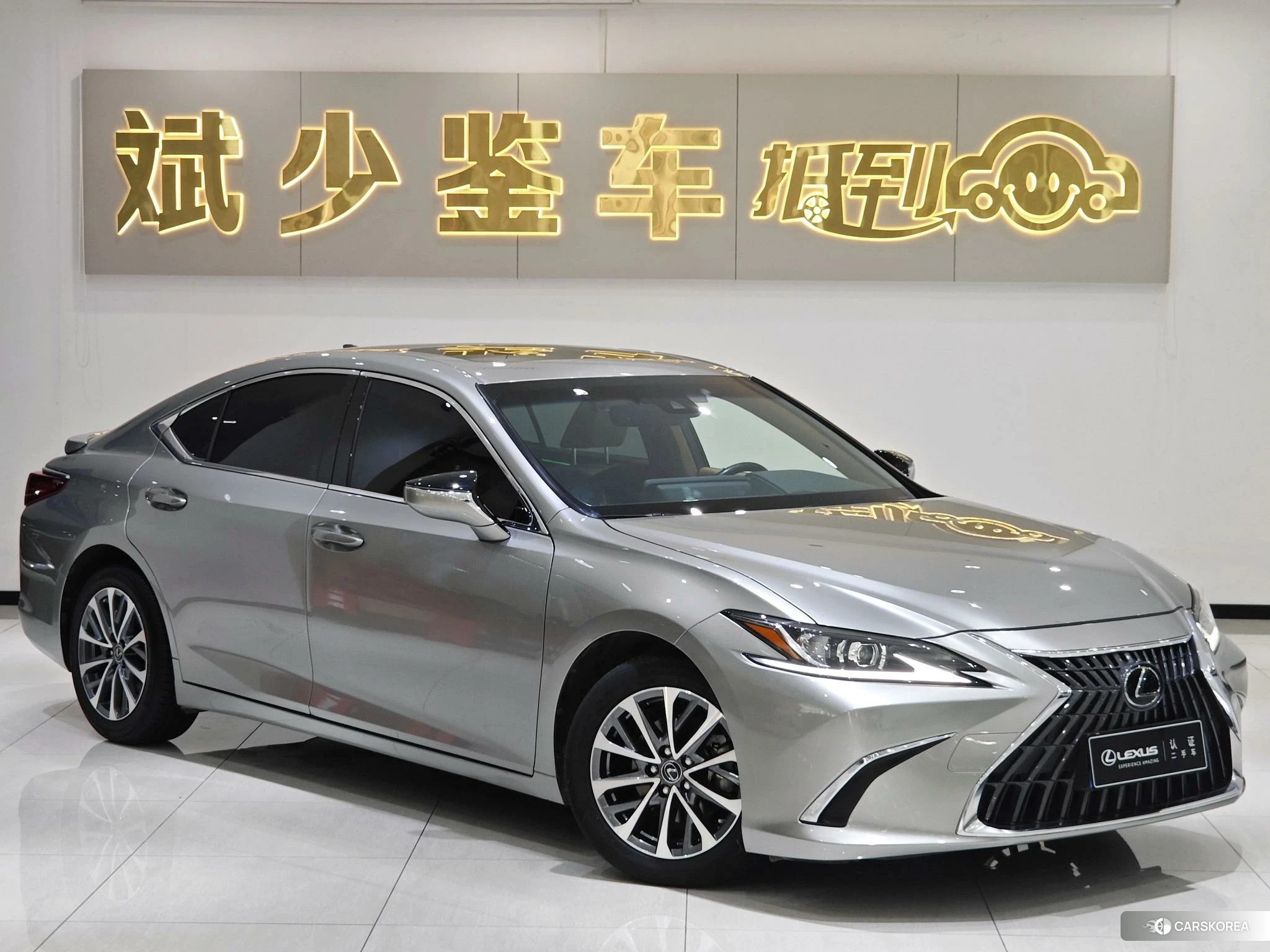 Lexus ES 2022 Серебристо-серый из Китая, фото 2