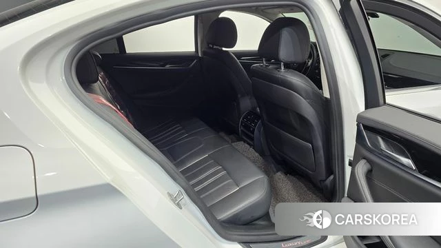 BMW 5 Series (G30) 2018 Белый из Кореи, фото 2