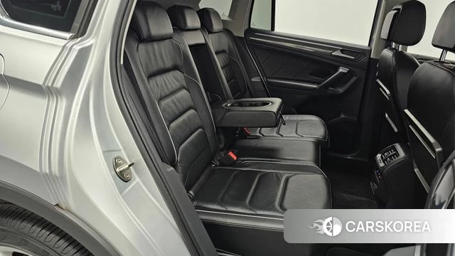 Volkswagen Tiguan second Generation 2019 Серебряный из Кореи, фото 2