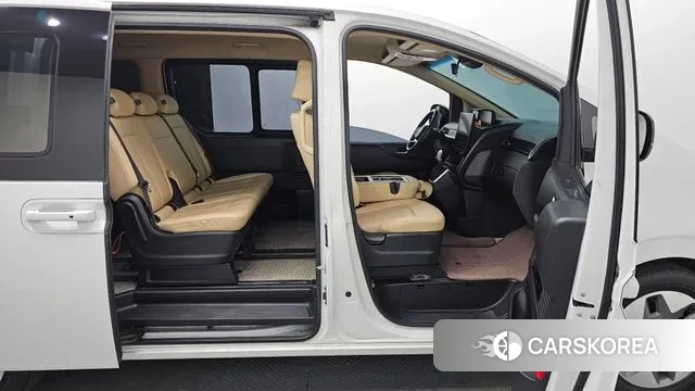 Hyundai Staria 2023 Белый из Кореи, фото 2