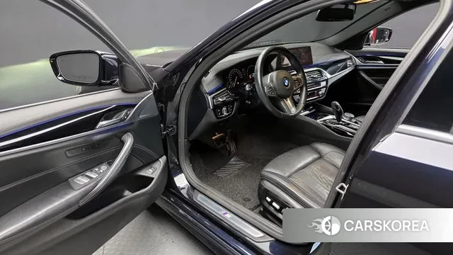 BMW 5 Series (G30) 2019 Черный из Кореи, фото 2