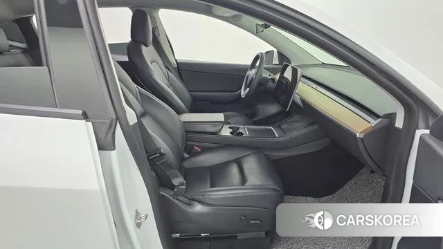 Tesla Model Y 2022 Белый из Кореи, фото 2