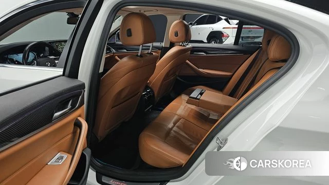 BMW 5 Series (G30) 2018 Белый из Кореи, фото 2