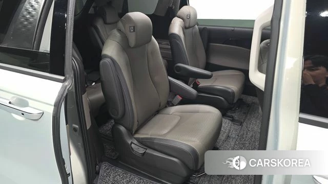 Kia The New Carnival 4th Generation 2024 Серебристо-серый из Кореи, фото 2
