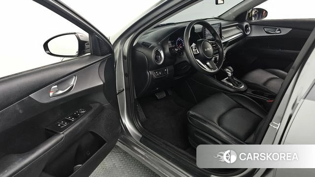 Kia The New K3 2nd generation 2021 Серебристо-серый из Кореи, фото 2