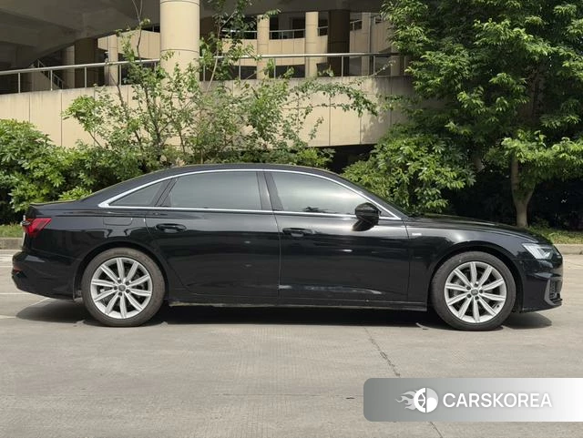 Audi A6L 2021 Черный из Китая, фото 2