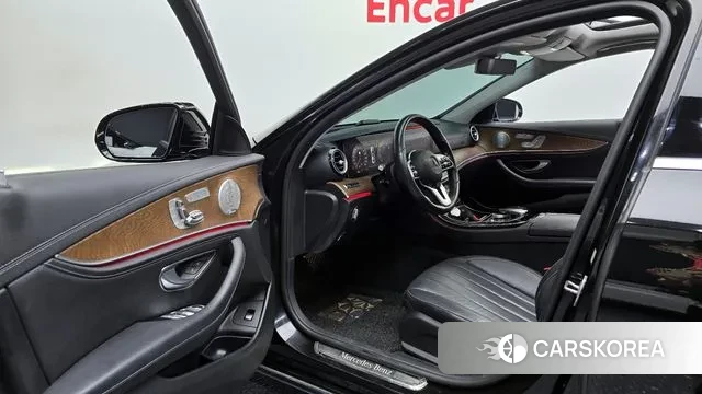 Mercedes-Benz E-Class W213 2019 Черный из Кореи, фото 2