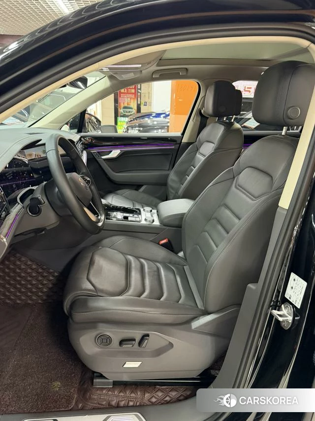 Volkswagen Touareg 2023 Черный из Китая, фото 2
