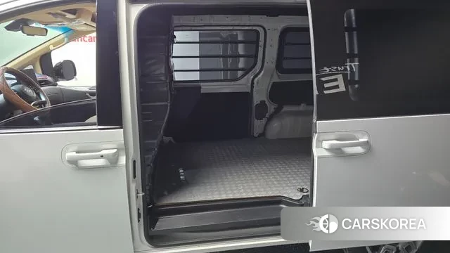 Hyundai Staria 2022 Белый из Кореи, фото 2