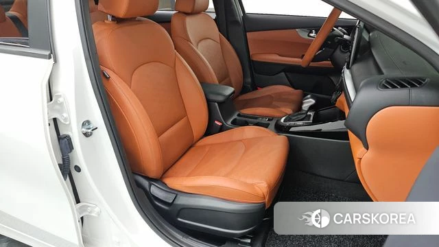 Kia The New K3 2nd generation 2023 Белый из Кореи, фото 2
