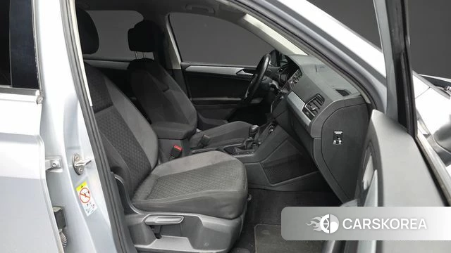 Volkswagen Tiguan second Generation 2018 Серебристо-серый из Кореи, фото 2