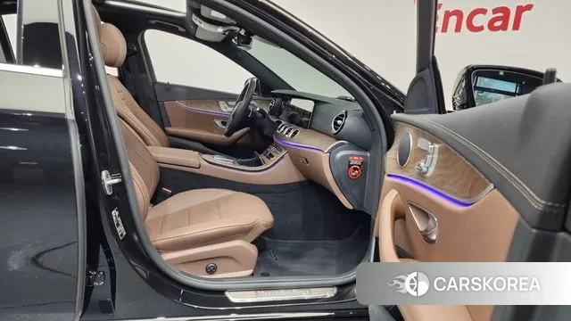 Mercedes-Benz E-Class W213 2022 Черный из Кореи, фото 2