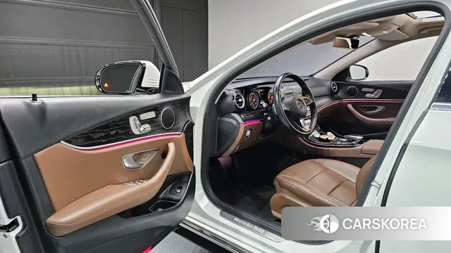 Mercedes-Benz E-Class W213 2018 Белый из Кореи, фото 2