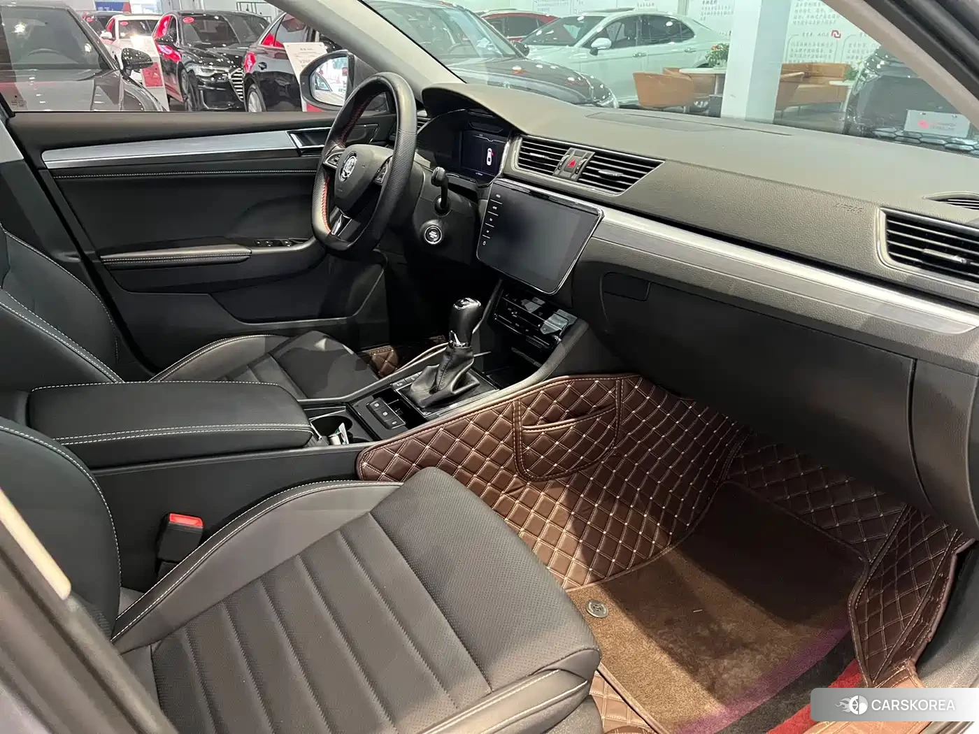 Skoda Superb 2023 Silver/gray из Китая, фото 3