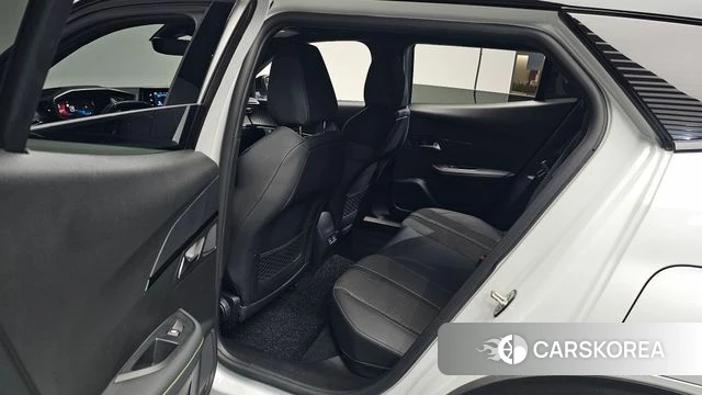 Peugeot 2008 Second generation 2023 Белый из Кореи, фото 2