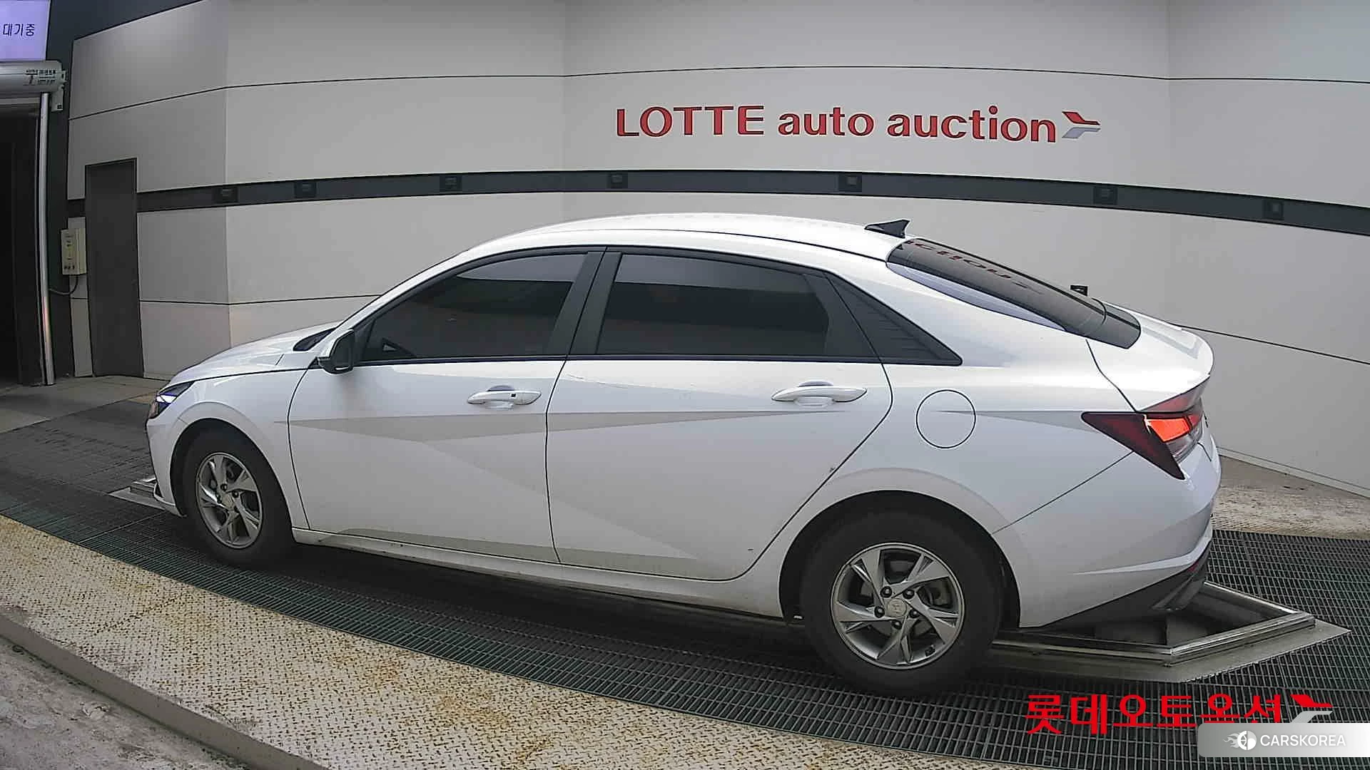 Hyundai Avante 2023 Polar White из Кореи, фото 2