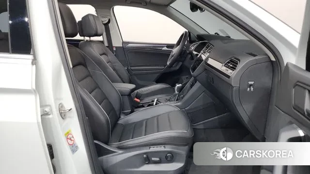 Volkswagen Tiguan second Generation 2024 Белый из Кореи, фото 2