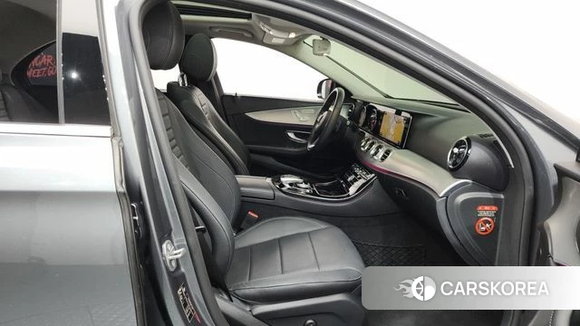 Mercedes-Benz E-Class W213 2018 Серый из Кореи, фото 2