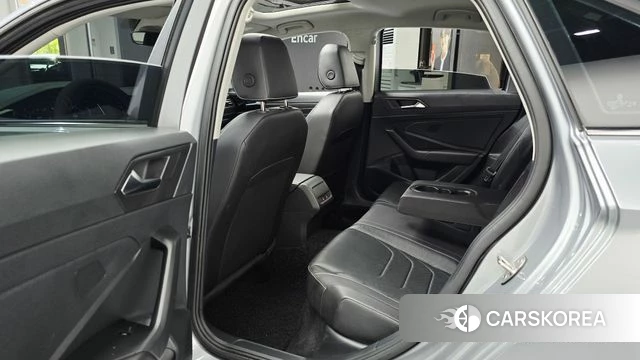 Volkswagen 7th Generation of Jetta 2023 Серебристо-серый из Кореи, фото 2