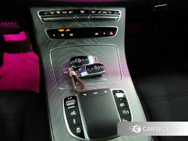 Mercedes-Benz E-Class W213 2023 Черный из Кореи, фото 2
