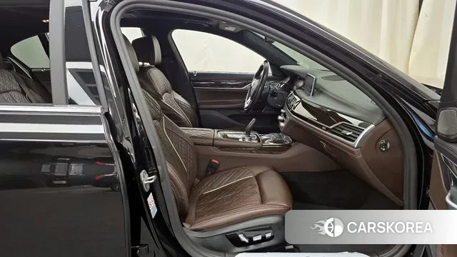 BMW 7 Series (G11) 2020 Черный из Кореи, фото 2