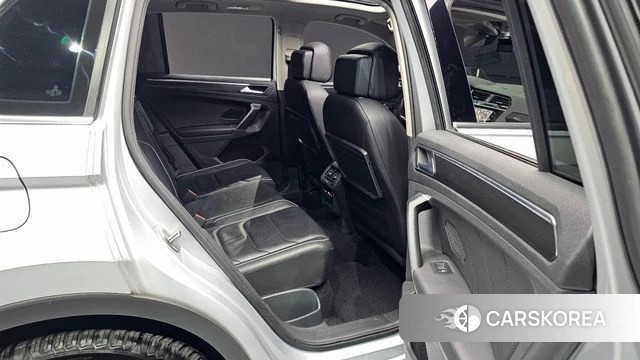 Volkswagen Tiguan second Generation 2020 Серебряный из Кореи, фото 2