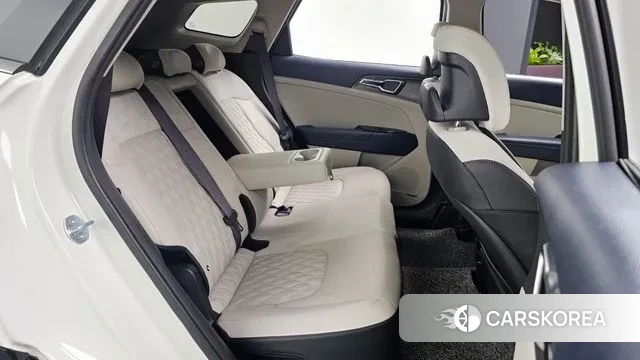 Kia Sportage 5th Generation Hybrid 2023 Белый из Кореи, фото 2