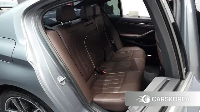 BMW 5 Series (G30) 2023 Серый из Кореи, фото 2