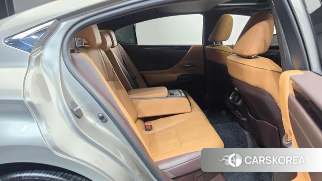 Lexus ES300h 7th generation 2021 Песочный из Кореи, фото 2
