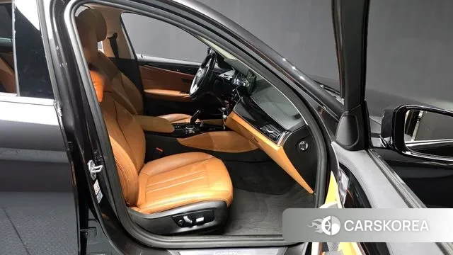 BMW 5 Series (G30) 2018 Серый из Кореи, фото 2