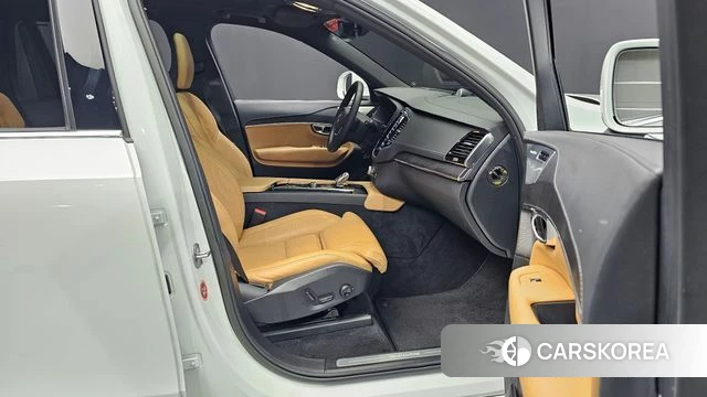 Volvo XC90 second Generation 2023 Белый из Кореи, фото 2