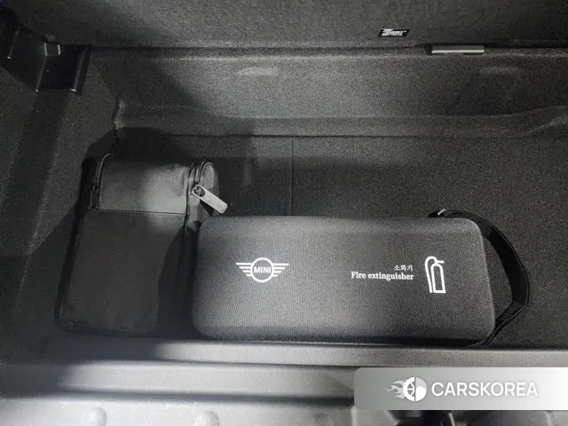 Mini Cooper C 4th generation 2024 Черный из Кореи, фото 2