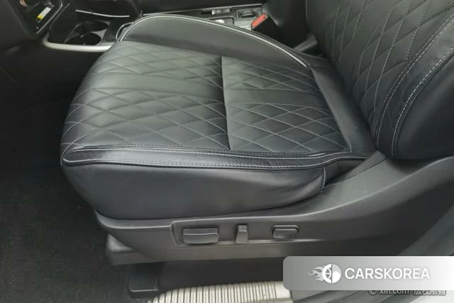 Mitsubishi  Outlander 2020 Белый из Китая, фото 2