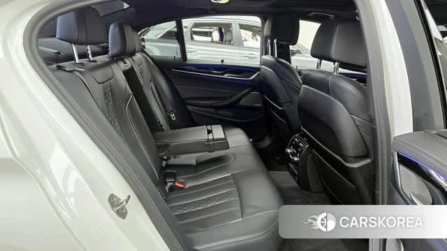 BMW 5 Series (G30) 2023 Белый из Кореи, фото 2