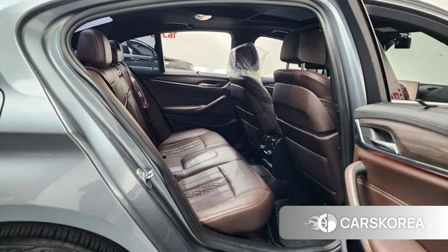 BMW 5 Series (G30) 2018 Серый из Кореи, фото 2