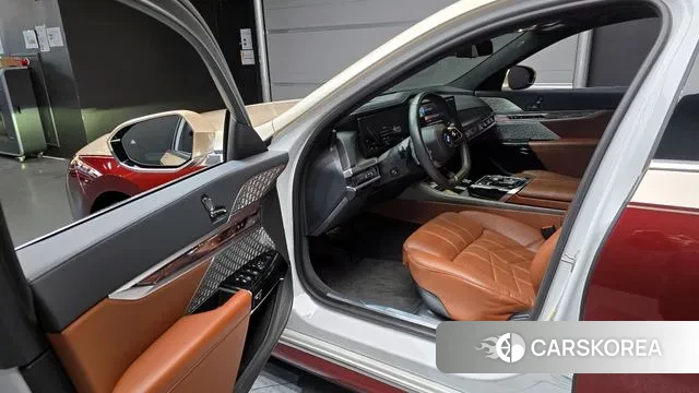 BMW 7 Series (G70) 2023 Красный из Кореи, фото 2