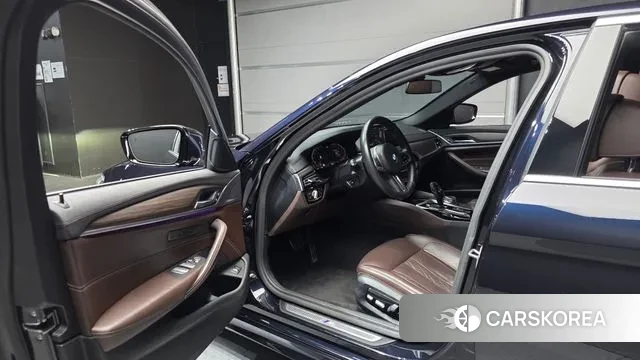 BMW 5 Series (G30) 2020 Черный из Кореи, фото 2