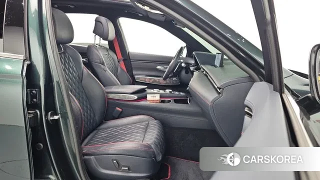 Genesis GV70 2022 Зеленый из Кореи, фото 2