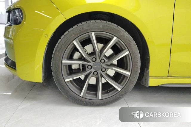 Lynk 03 2023 Желтый из Китая, фото 2