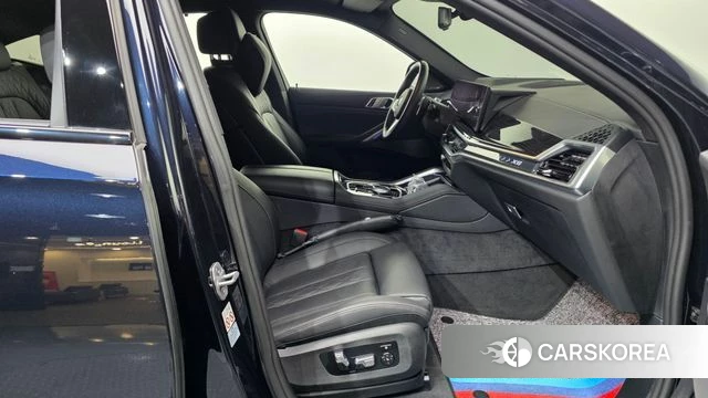 BMW X6 (G06) 2023 Черный из Кореи, фото 2